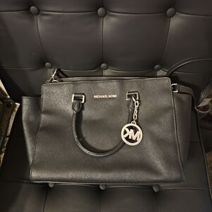 Used good condition Michael Kors purse